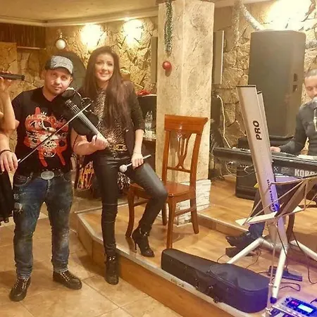 Туристически Комплекс Божура