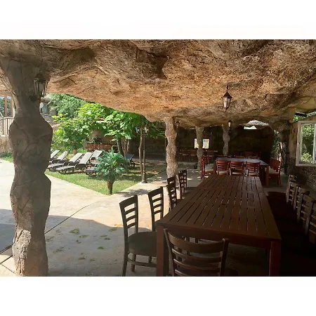 Hotel Туристически Комплекс Божура 2*